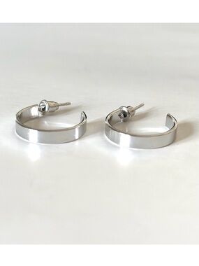 🔴 5 for $10 ONE PAIR Silver Tone Round Shaped Stud Earrings